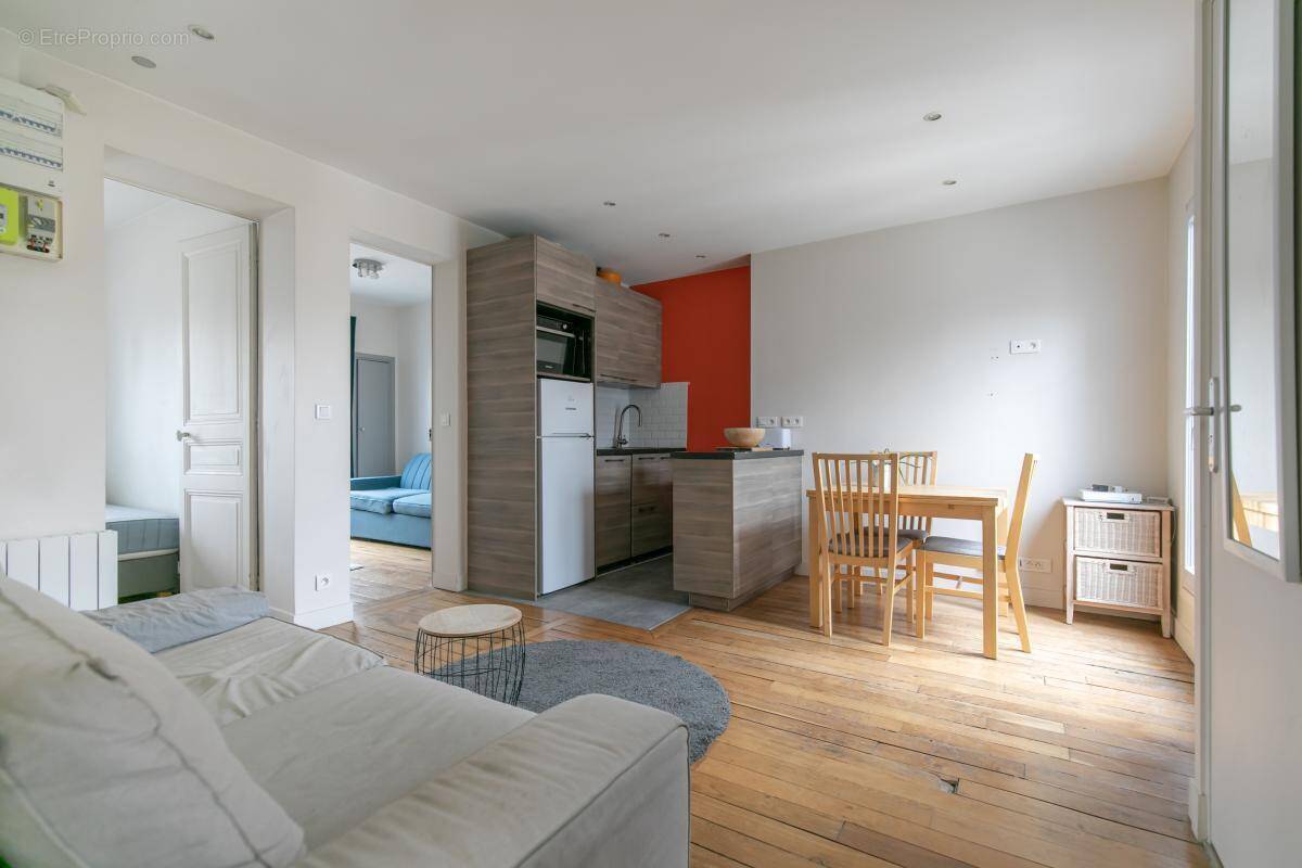 Appartement à PARIS-17E