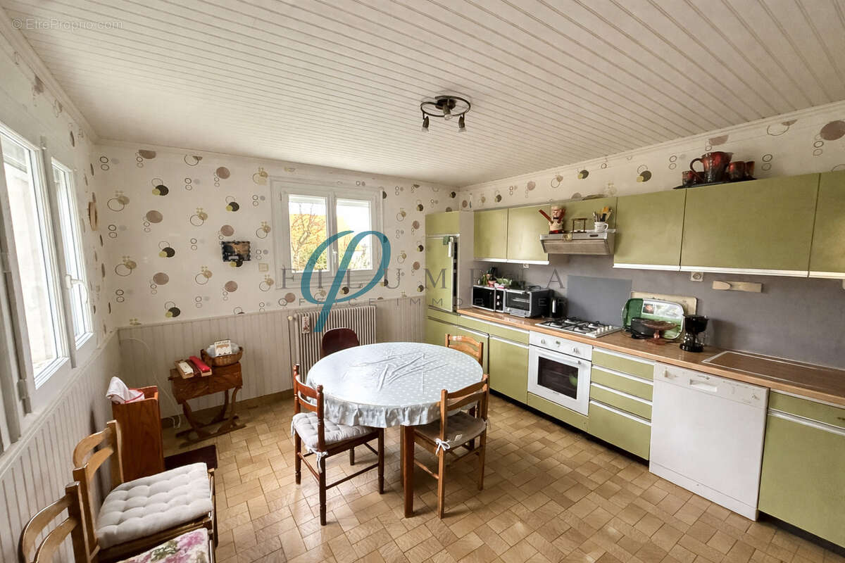 Maison à MONTREVAULT