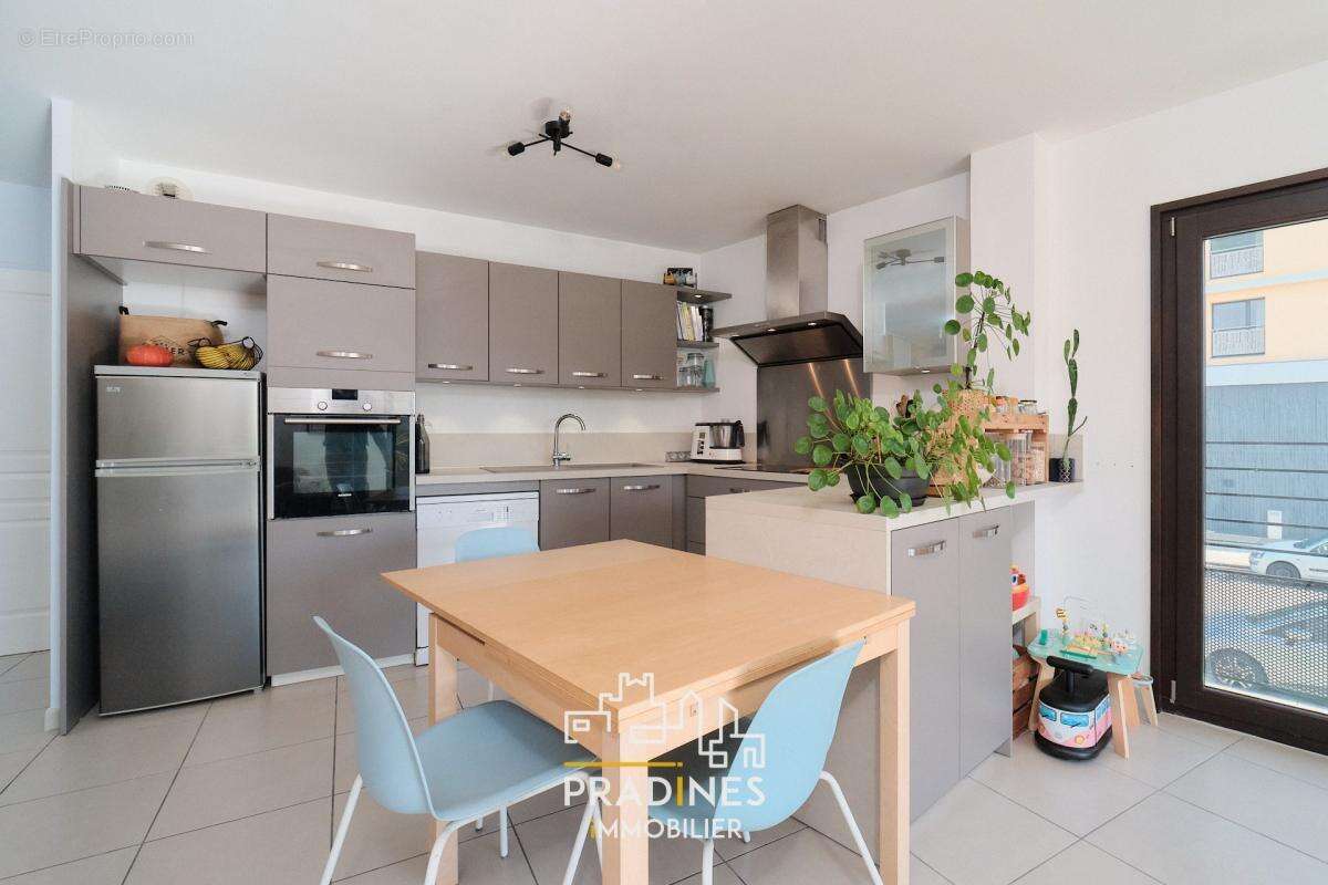 Appartement à SATHONAY-CAMP