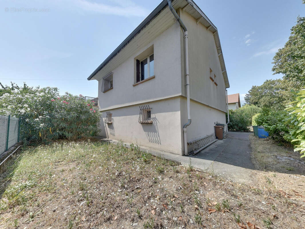 Echirolles commanderie maison individuelle avec travaux sur 407m2 de terrain - photo 16