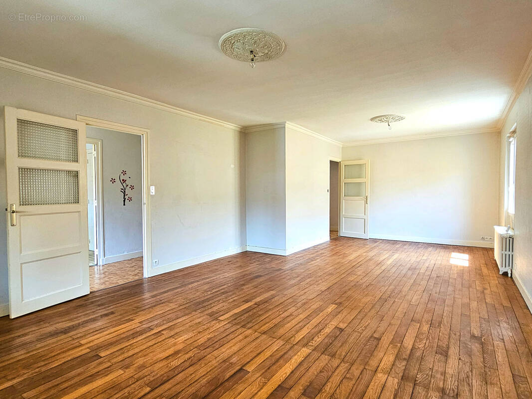 Maison à SAINT-LAURENT-SUR-SAONE