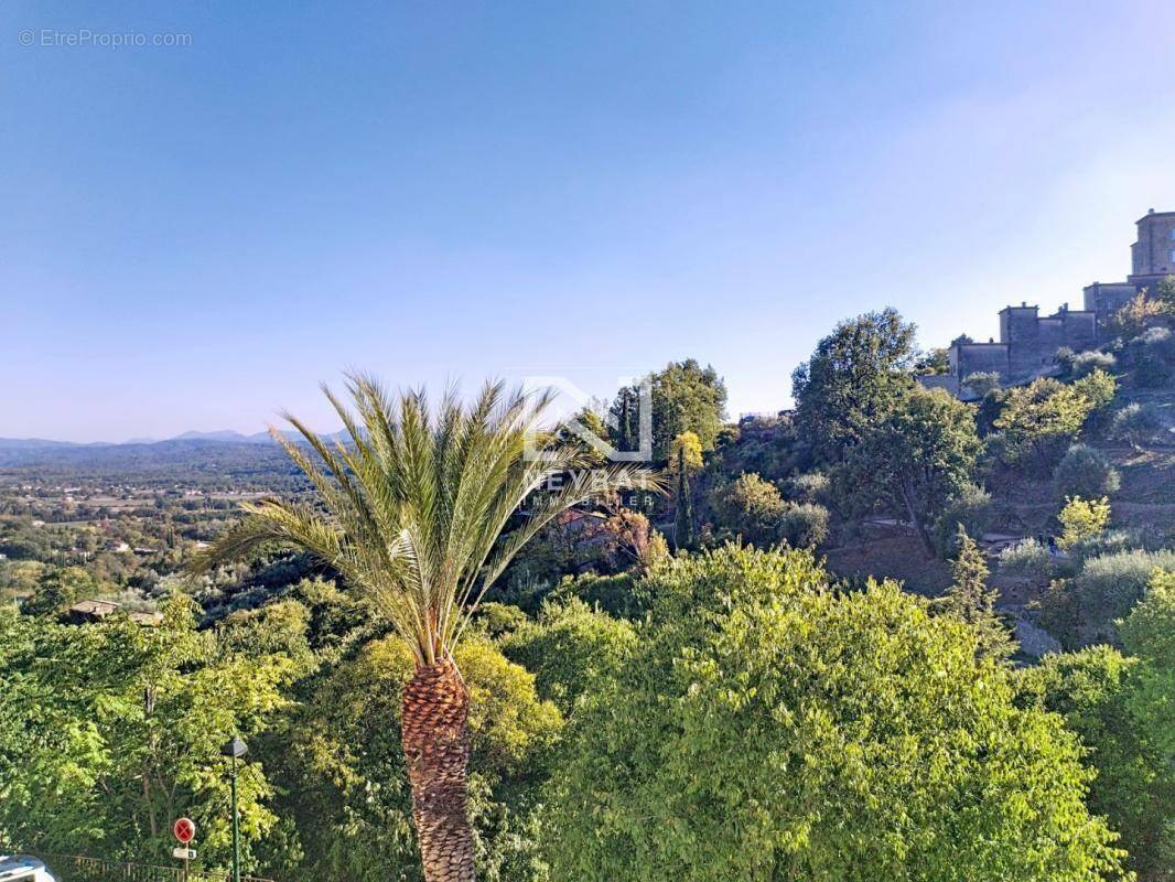 Appartement à TOURRETTES