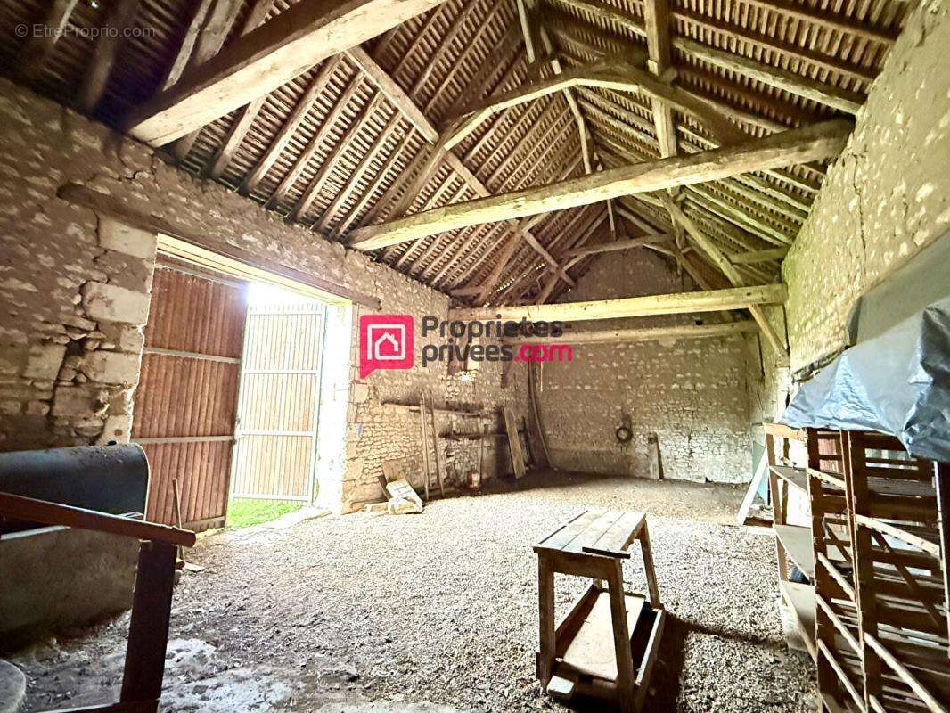 Maison - 15MN Sainte Maure De Touraine - Terrain 7800m2 - photo 9