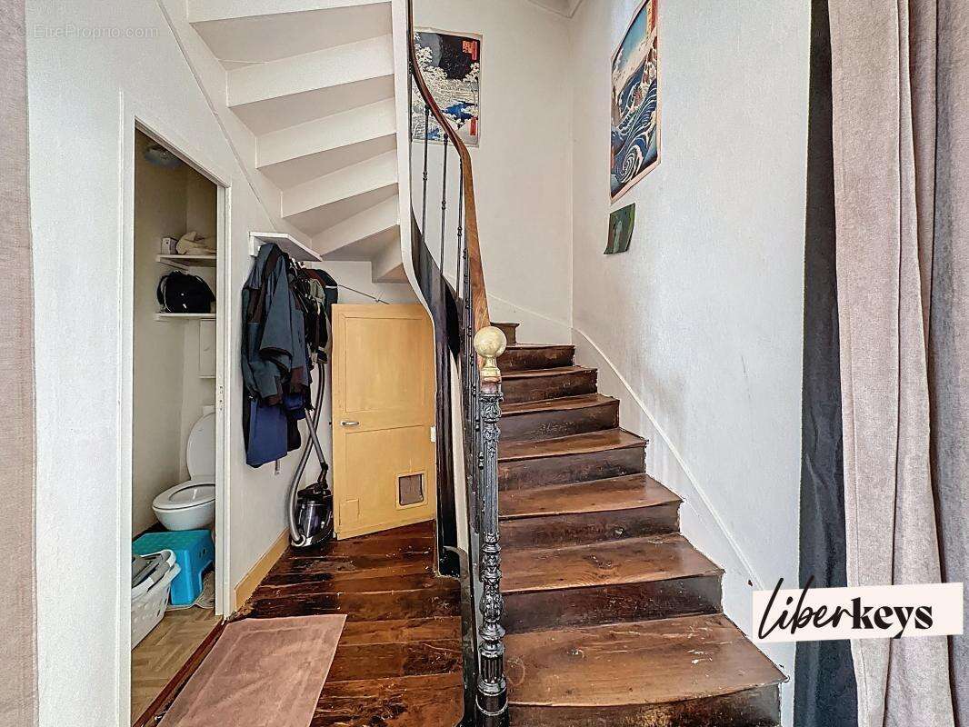 Maison à MONTMOREAU-SAINT-CYBARD