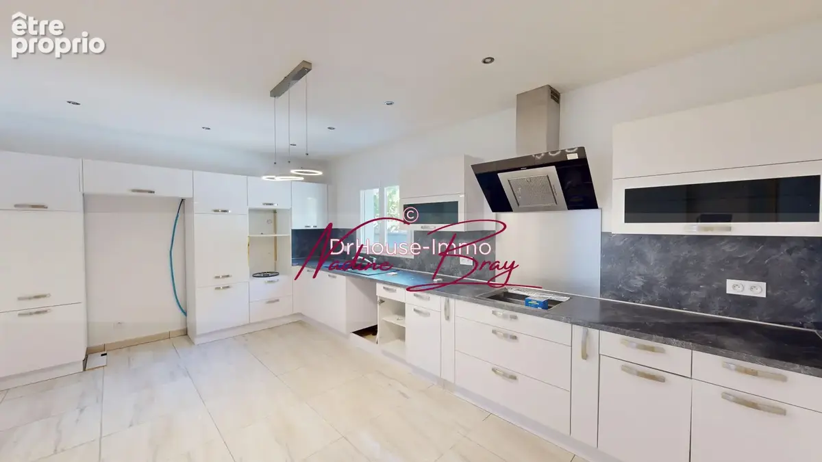 Maison 5 pièces 126 m² à vendre à La Tour-Du-Pin (38110) - photo 3