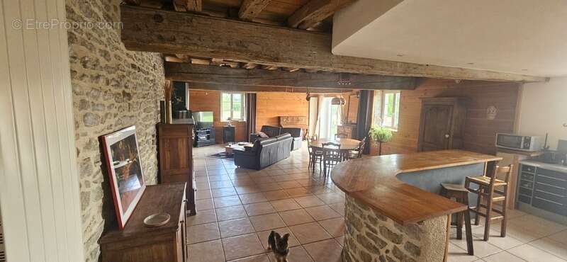 Maison à VIC-DE-CHASSENAY