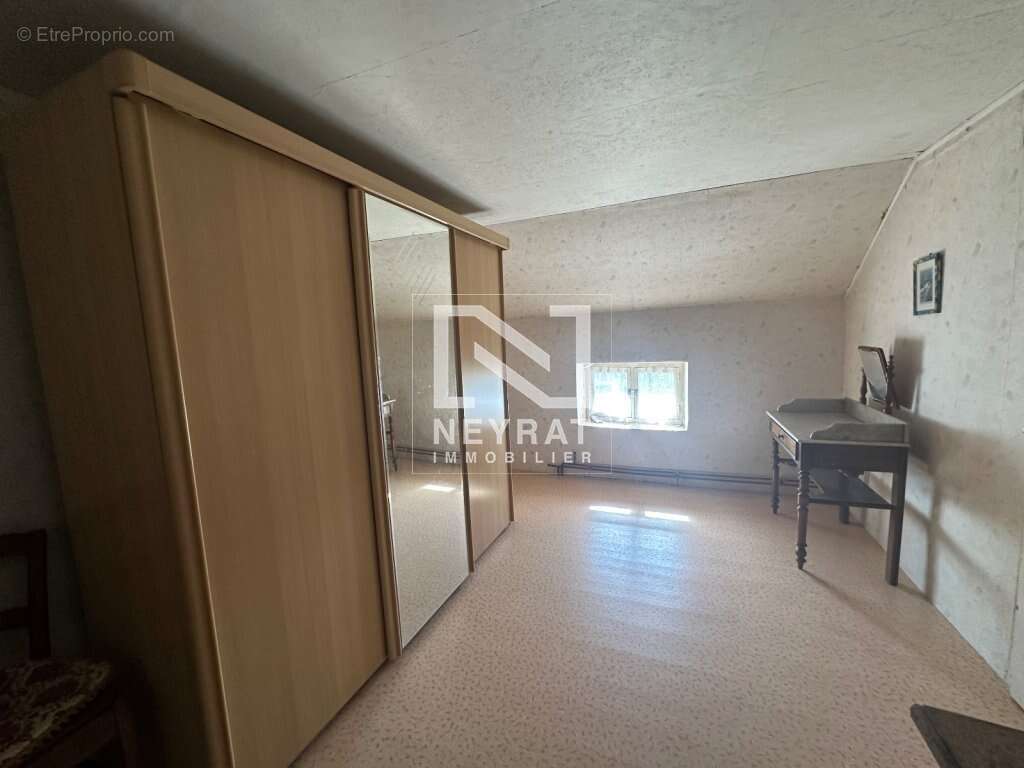 Maison Mitoyenne avec dépendance – Une belle opportunité au cœur de Vitry-en-Charollais - photo 4