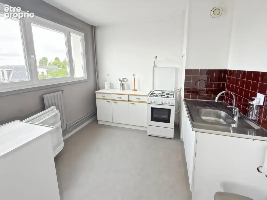  f1 meublé de 33,53 m² avec balcon, parking & cave — olivet - photo 2