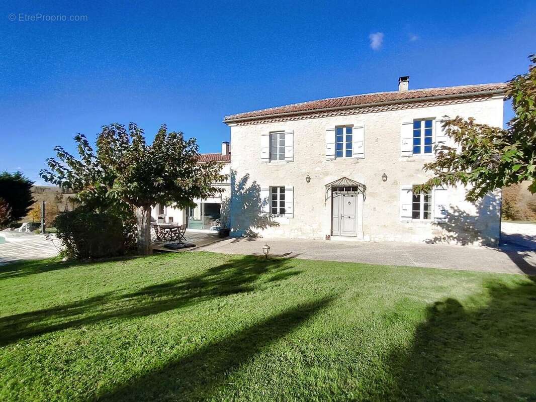 Maison à CASTERA-VERDUZAN