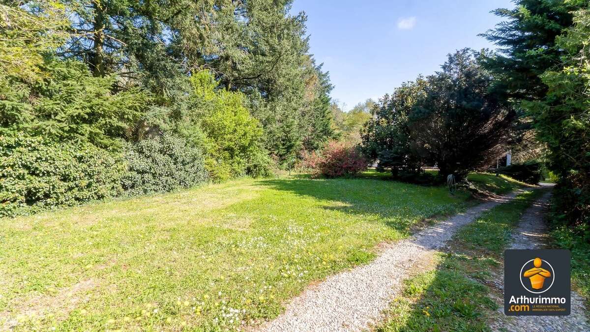Propriété familiale de 170 m² sur terrain arboré de 3 000 m² avec piscine – Saint-Genis-Laval - photo 29