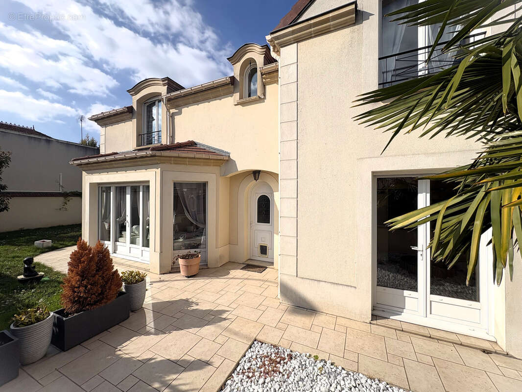 Maison à SAINT-MAUR-DES-FOSSES