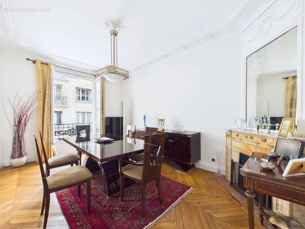 Appartement à NEUILLY-SUR-SEINE