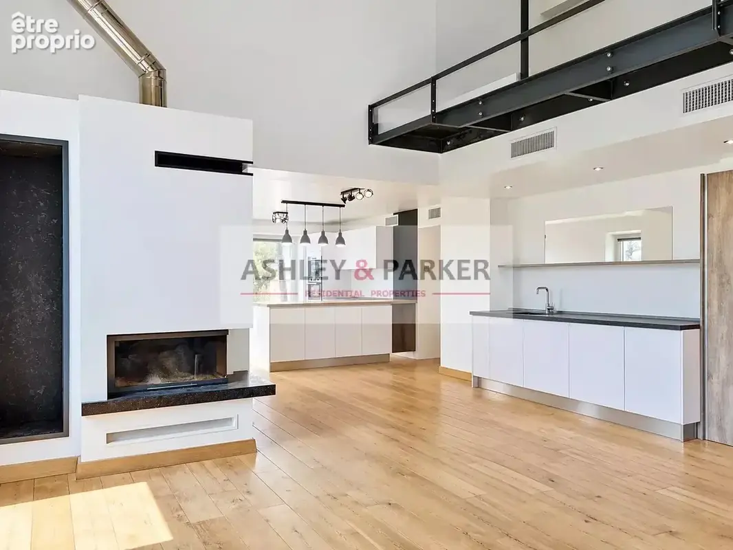 NICE GAIRAUT – VILLA LAETITIA – Appartement 4 pièces de caractère avec volumes, mezzanine, vue verdure et extérieur à aménager - photo 2