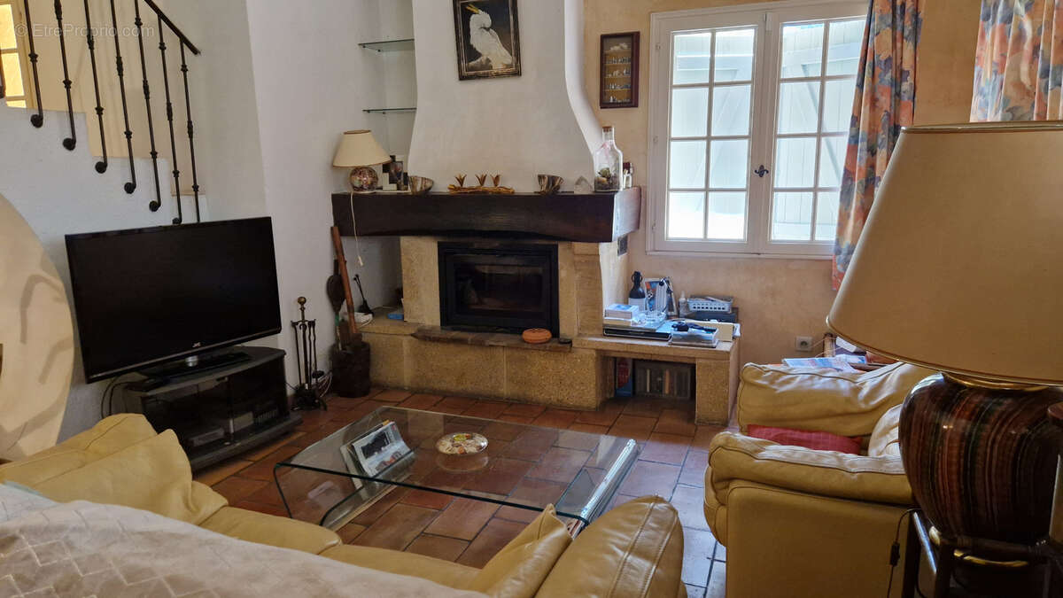 Langlade, en vaunage, villa traditionnelle r+1 avec dependances - photo 5