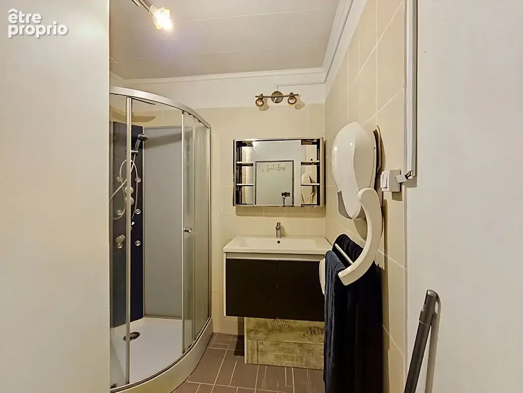 Maison familiale avec grange de 130 m², dépendances et terrain de 1 282 m² - photo 8