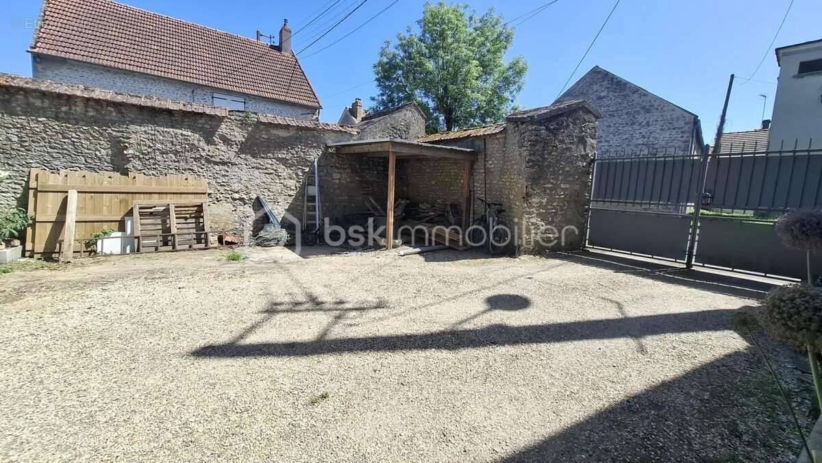 Maison à MEREVILLE