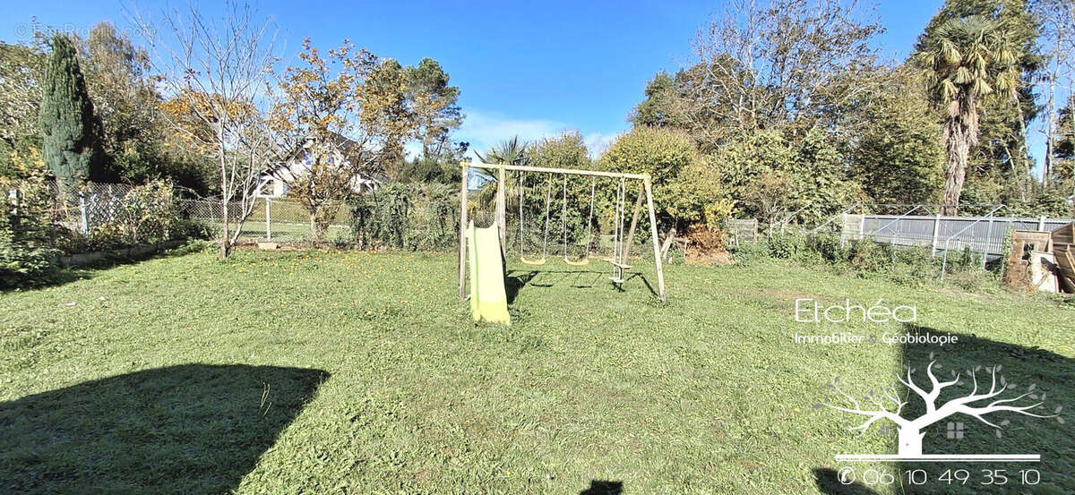 Maison à OGEU-LES-BAINS