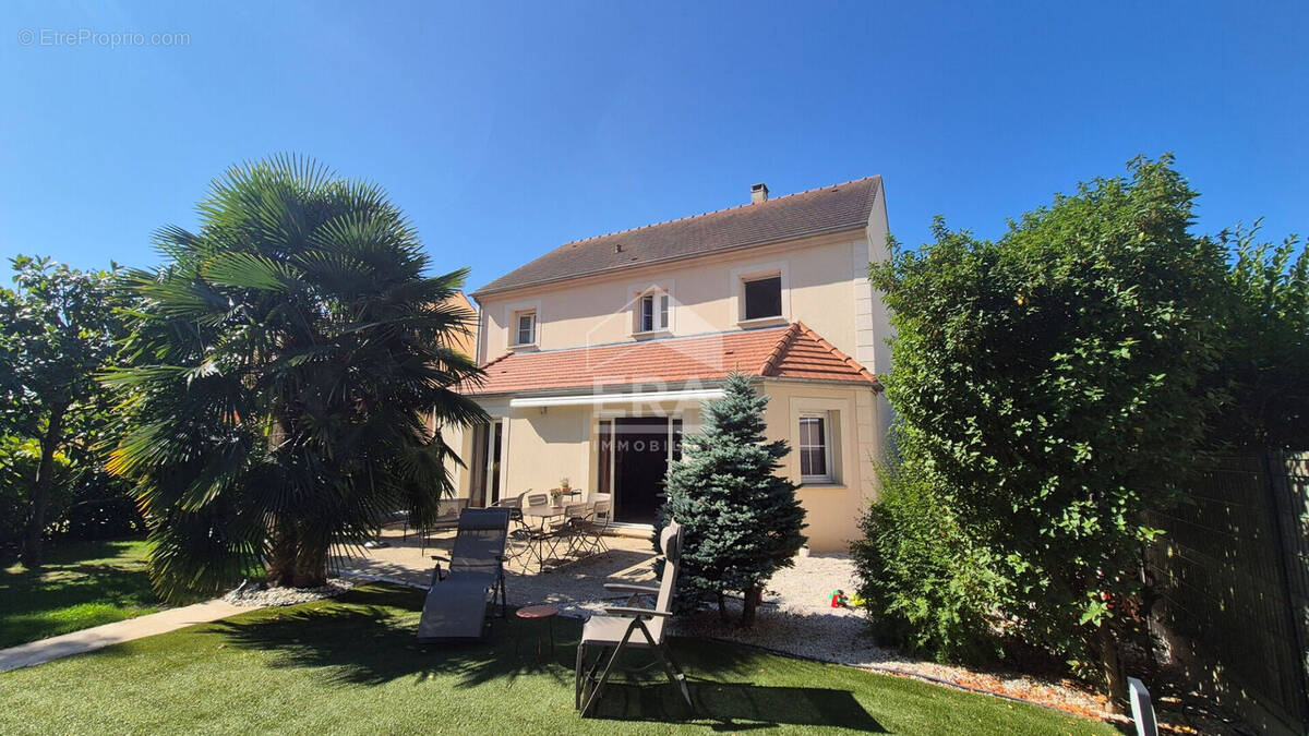 Maison à MANDRES-LES-ROSES