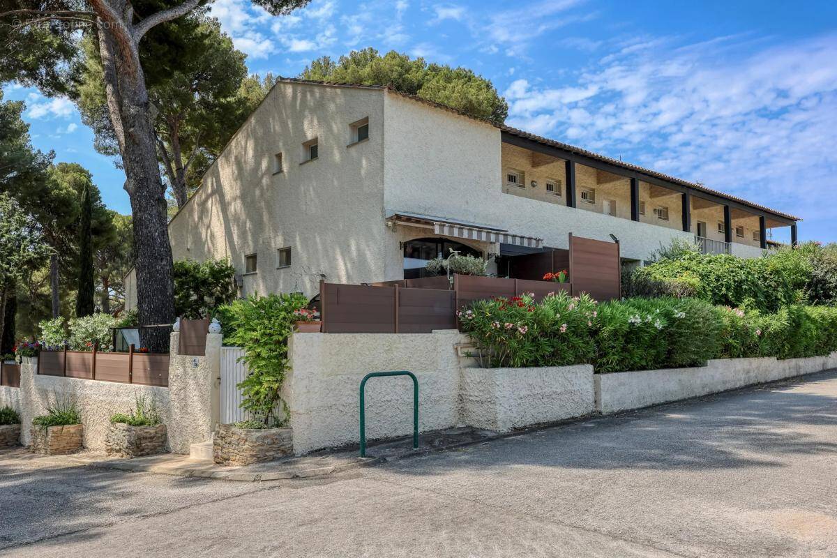 Appartement à SAINT-CYR-SUR-MER