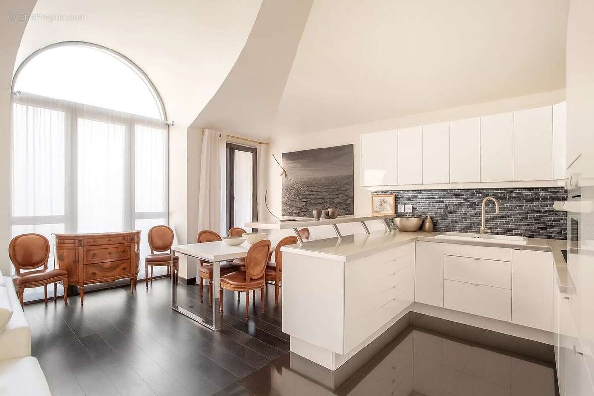 Appartement à NEUILLY-SUR-SEINE