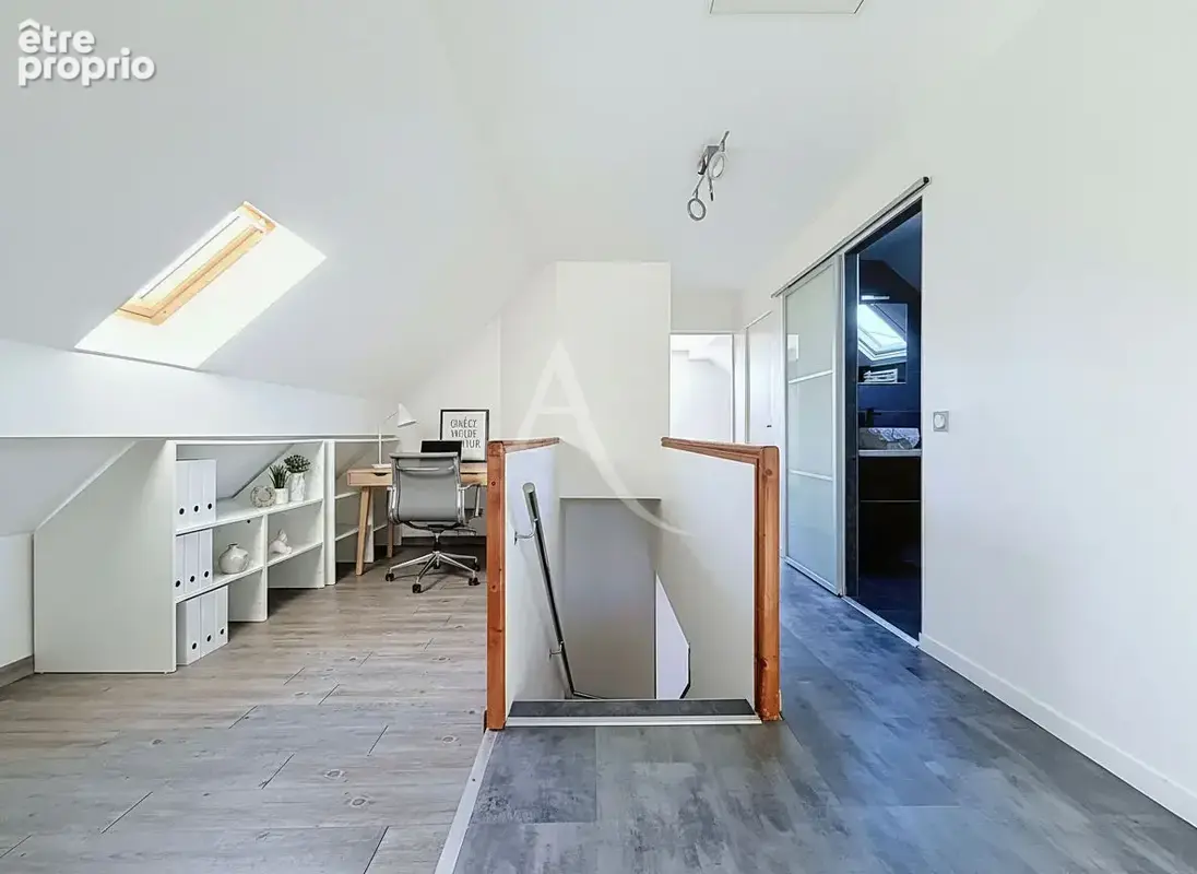 Maison entièrement rénovée avec piscine chauffée et grands garages - photo 6