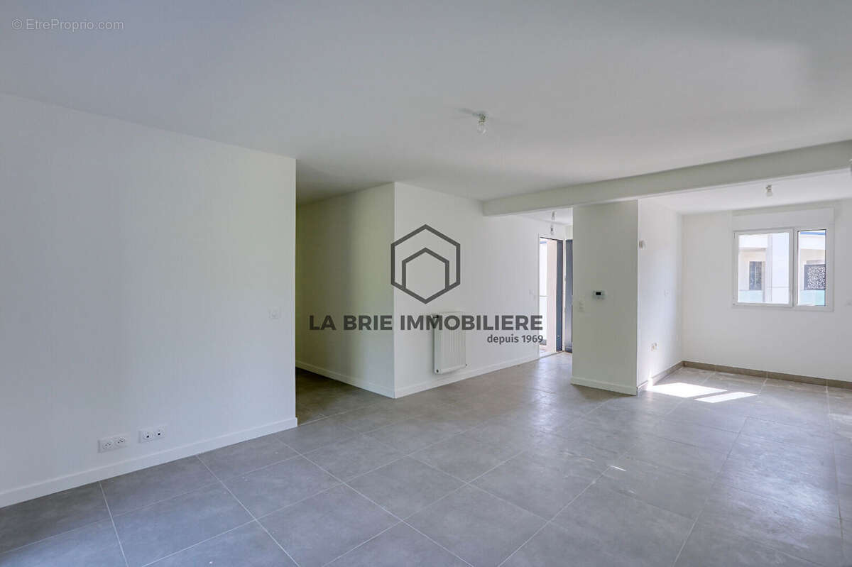 Appartement à RUBELLES