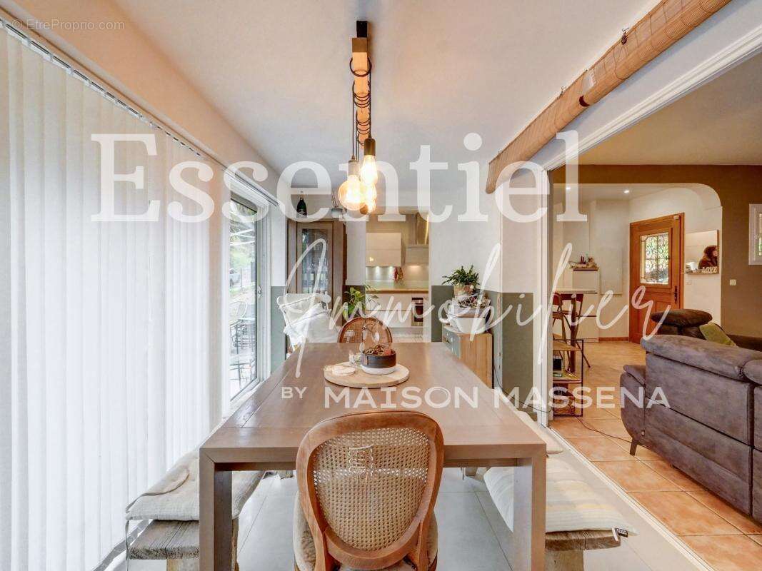 Maison à SAINT-LAURENT-DU-VAR