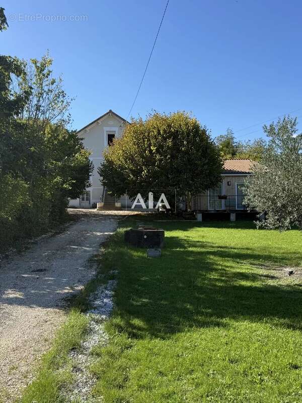 Maison à RUELLE-SUR-TOUVRE