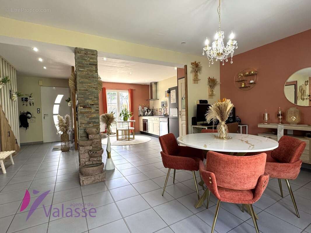 Maison à GRUCHET-LE-VALASSE