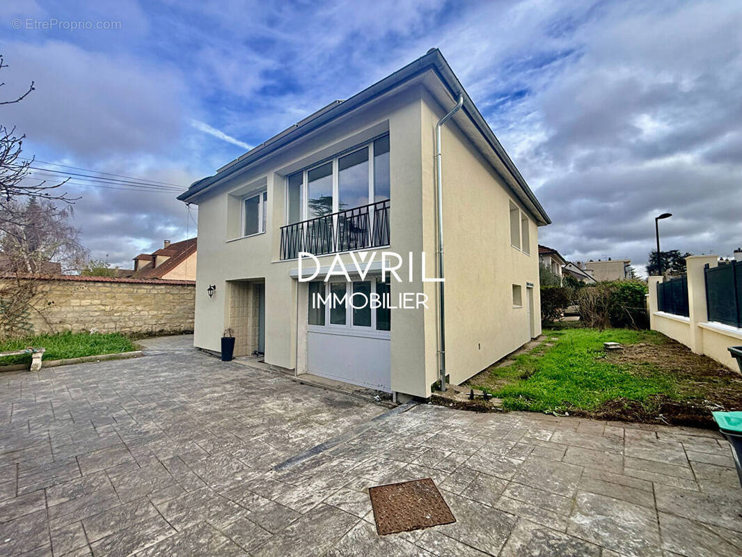 Maison à MAURECOURT