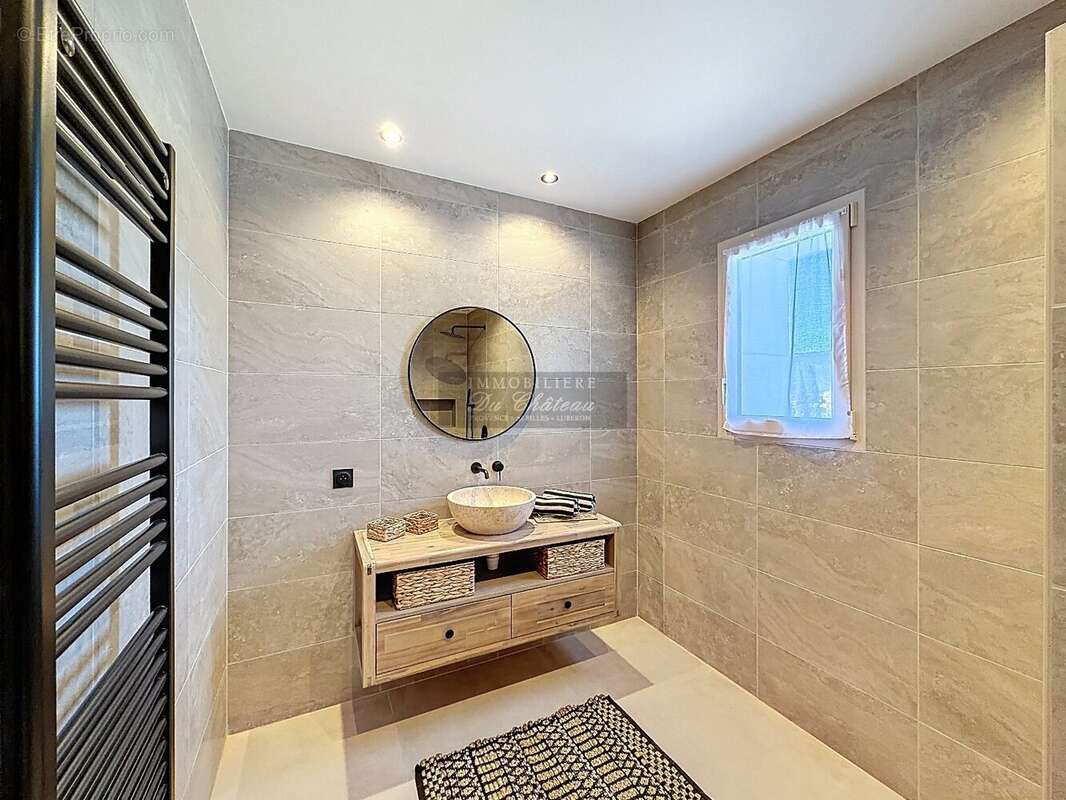 Élégante propriété en pierre neuve avec piscine et pool-house dans un environnement privilégié - photo 32