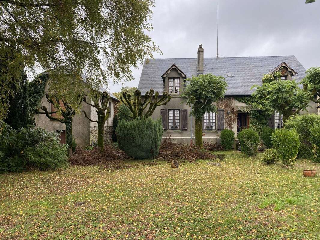 Maison à SAINT-VITTE-SUR-BRIANCE