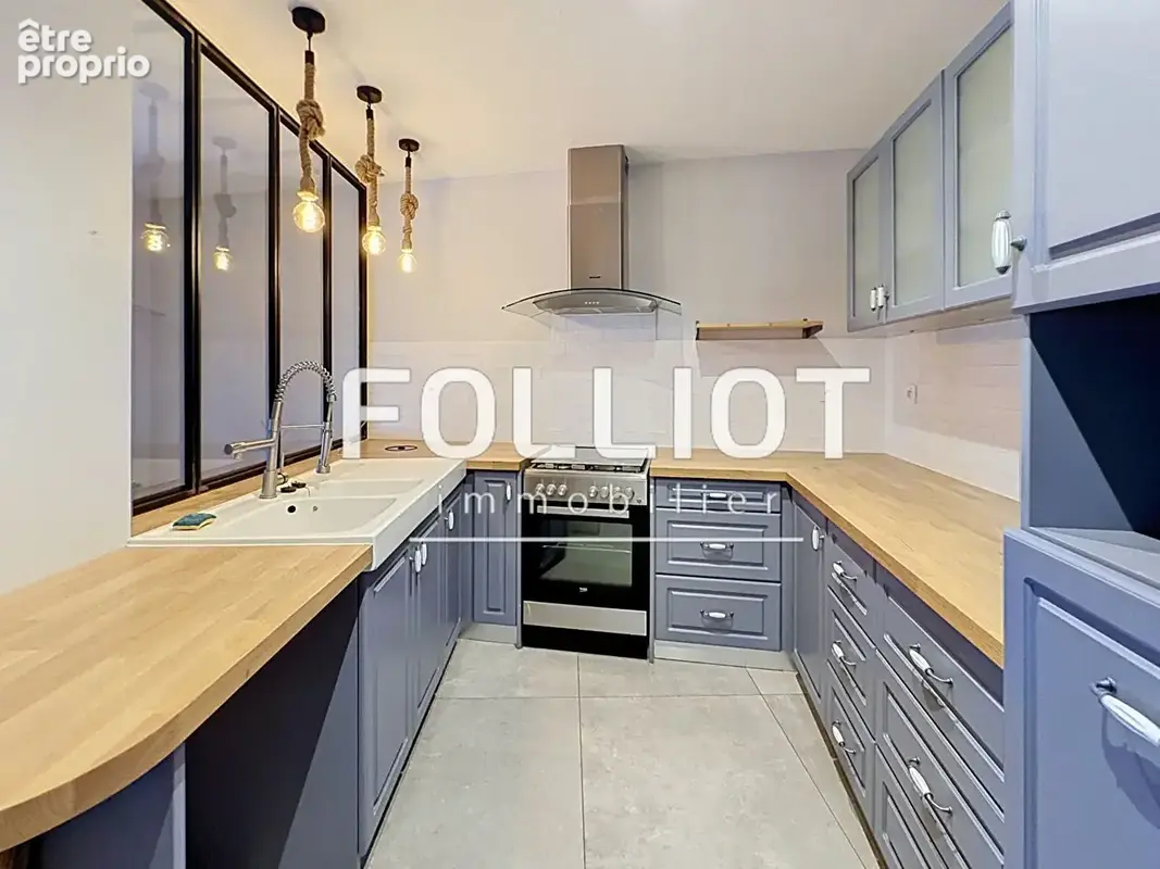 A VENDRE à Fougères centre  - Maison de 136m² avec terrasse et garage - photo 6