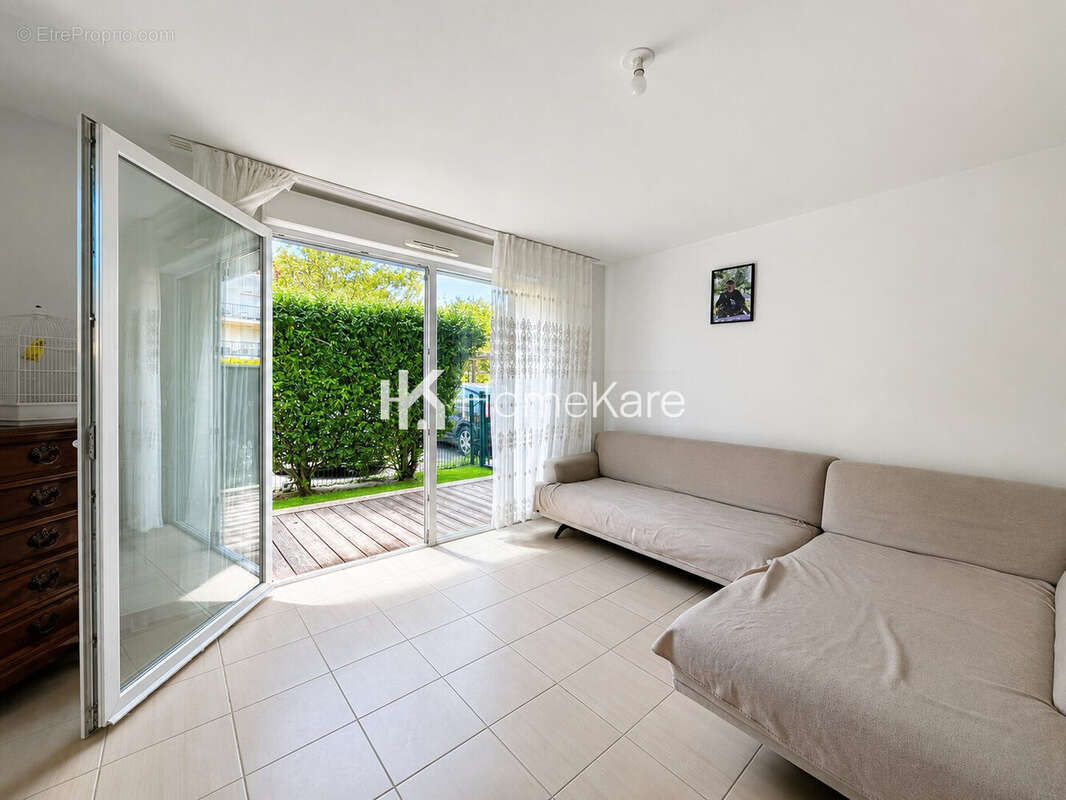 Appartement 44 m² à Cenon  - photo 2