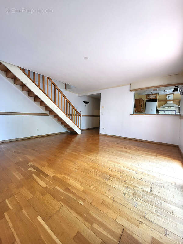 Appartement à MONTROND-LES-BAINS