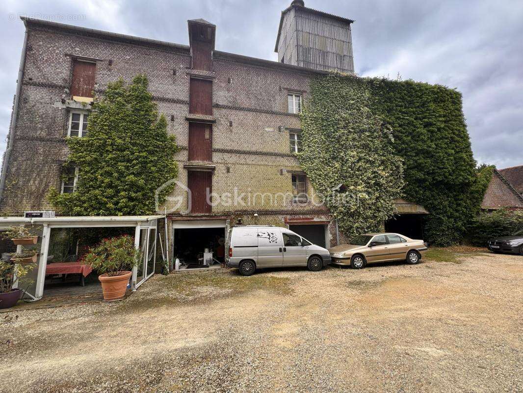 Ensemble immobilier composé de deux immeubles de rapports de 2120 m2 et d'un entrepôt à Sempigny (60400) - photo 4