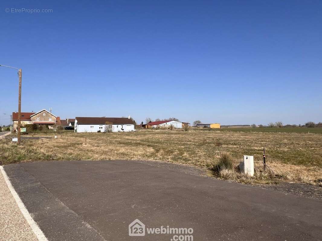 Terrain à MORGEMOULIN