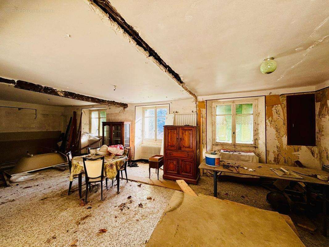 Maison à PIED-DE-BORNE