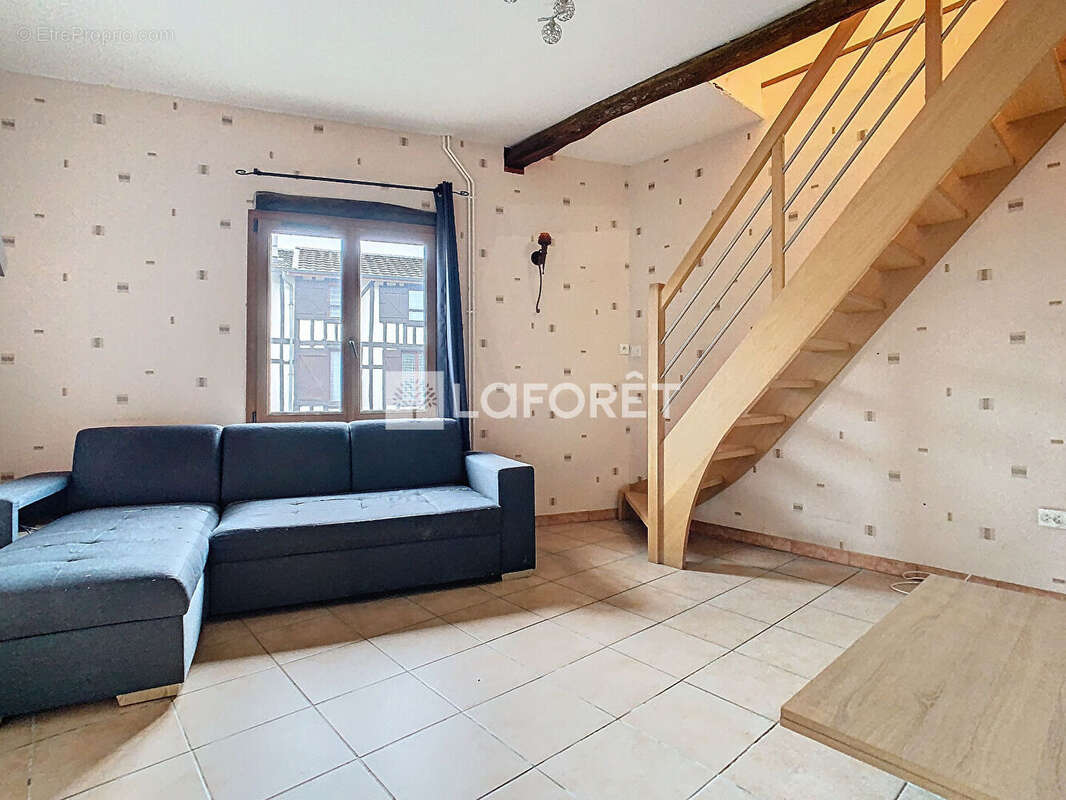 Maison à SAINT-REMY-EN-BOUZEMONT-SAINT-GENEST-ET-ISSON