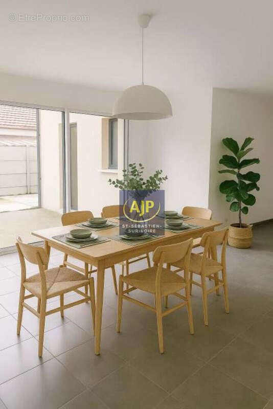 Maison à SAINT-SEBASTIEN-SUR-LOIRE