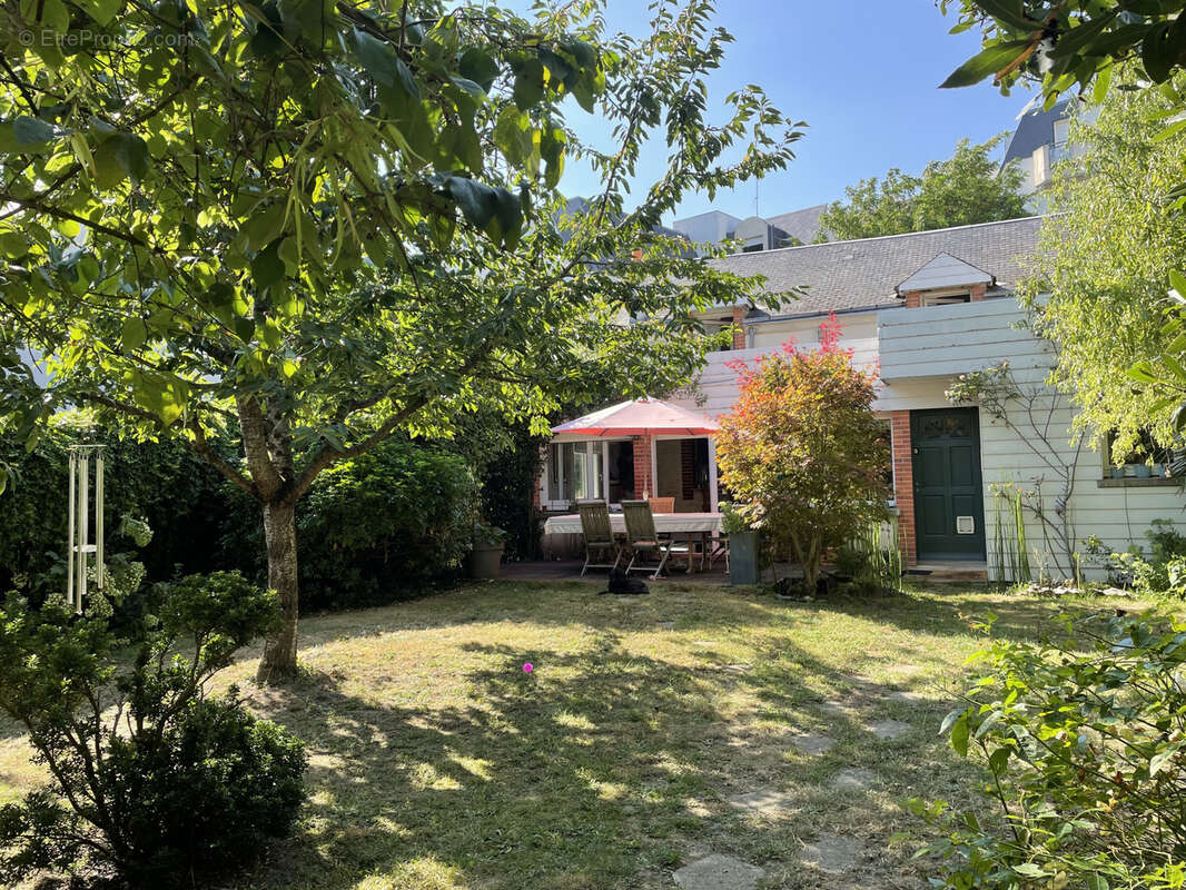 Maison de charme avec jardin, cheminée et terrasse   Quartier recherché- LA RICHE - photo 12