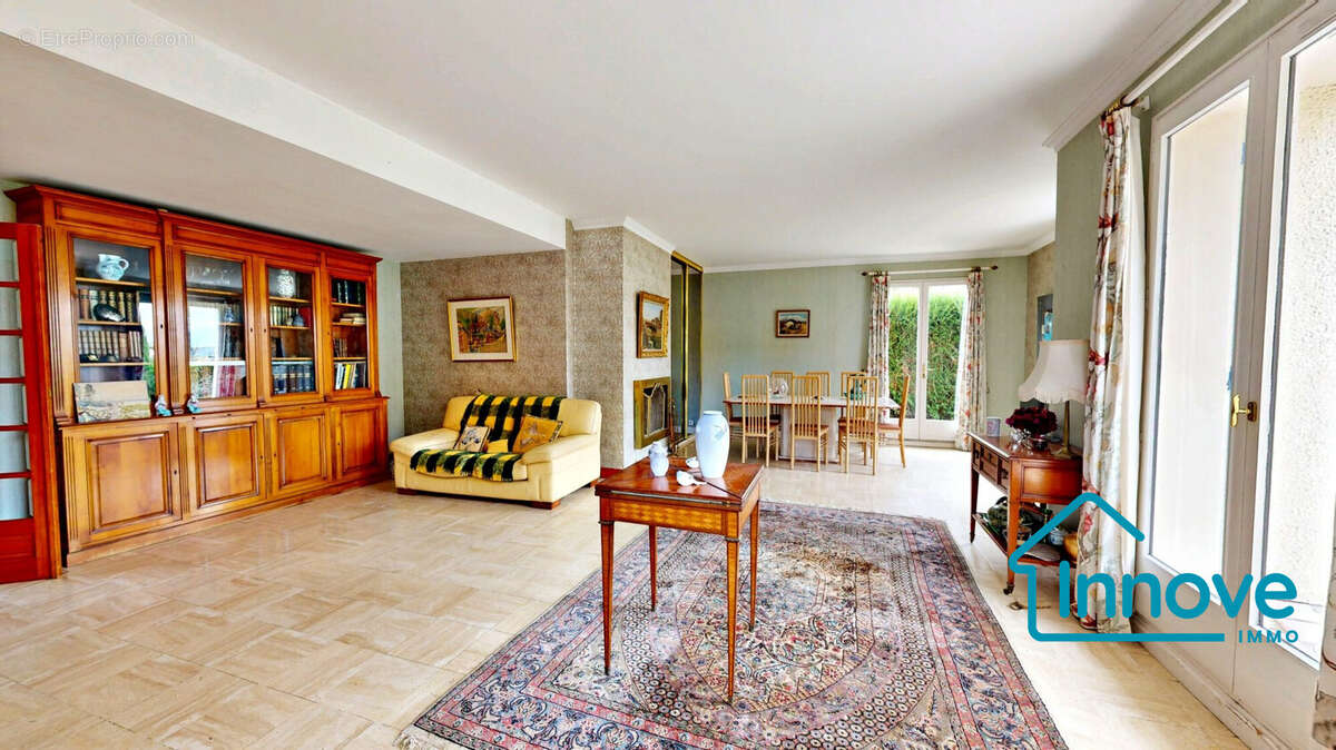 Maison 230 m² à Saint-Nom-La-Breteche  - photo 6