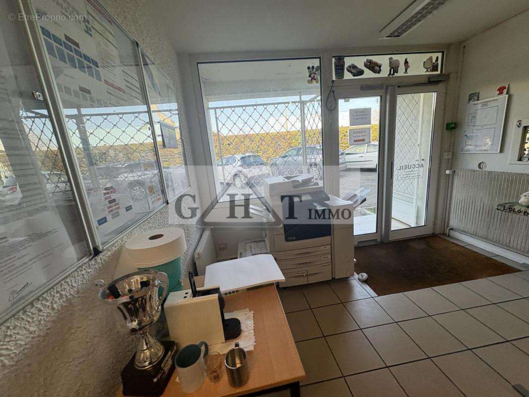 Commerce à VAUX-LE-PENIL