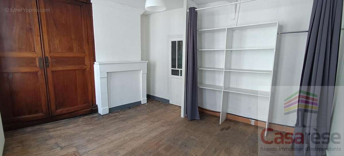 Maison à VILLEBOIS-LAVALETTE