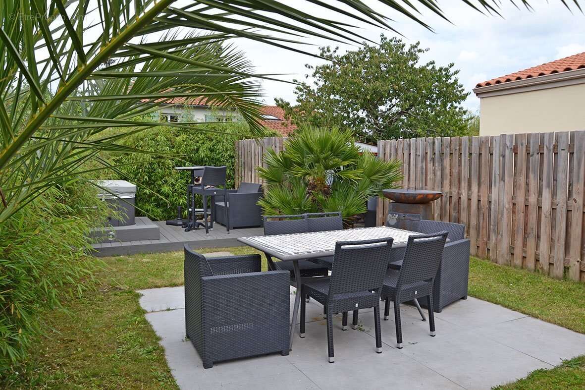 Maison à LA CHAPELLE-BASSE-MER