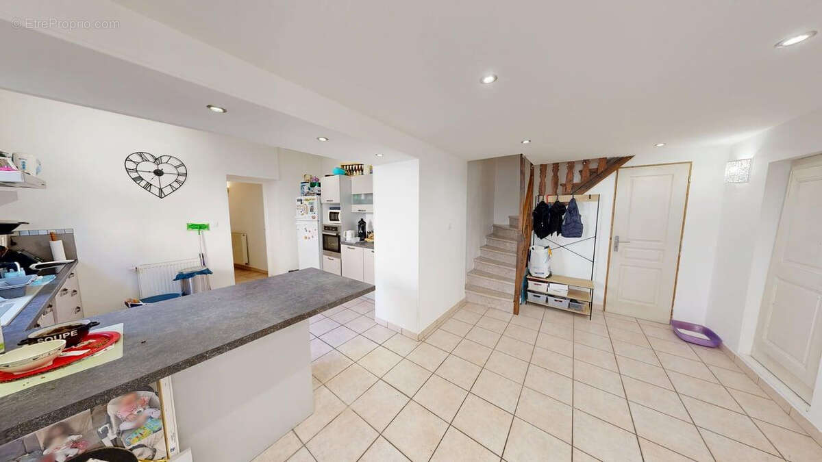 Maison à VEZERONCE-CURTIN