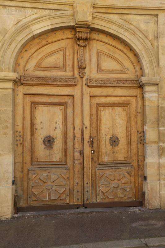 Hôtel particulier du 18ème siècle ouvrant sur cour fermée - photo 6