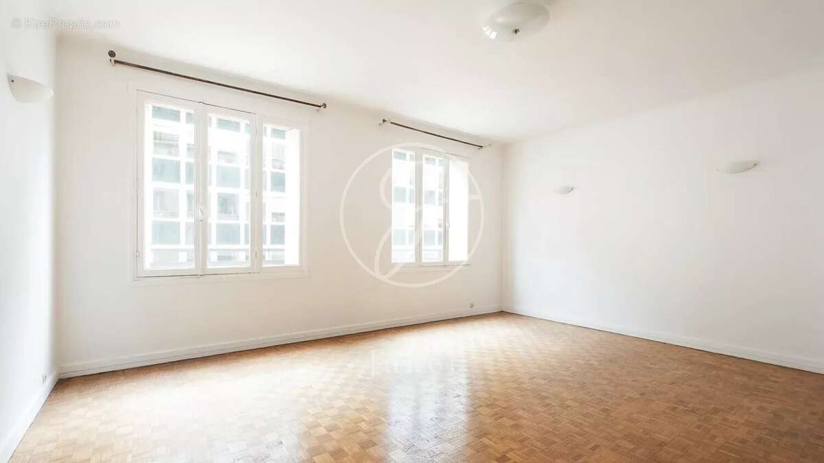Appartement à PARIS-7E