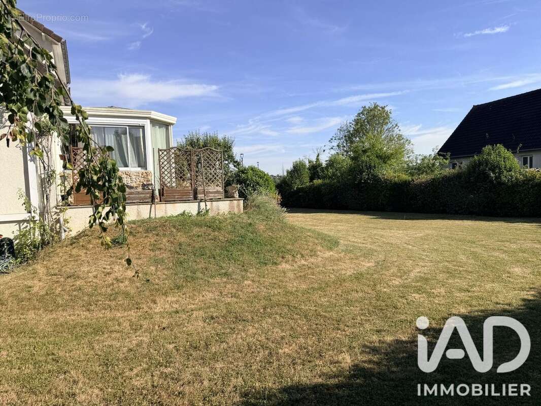 Maison 165 m² à Varennes-Jarcy  - photo 2