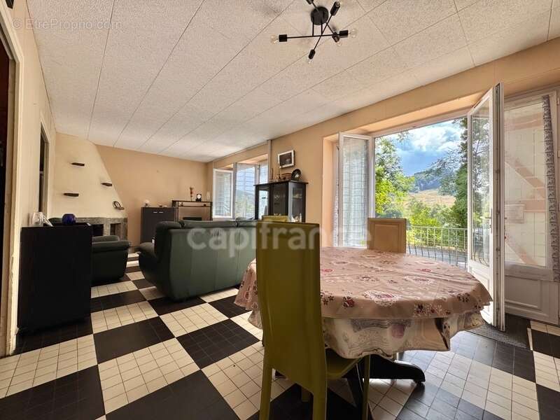 Maison à FERRIERES-SUR-SICHON